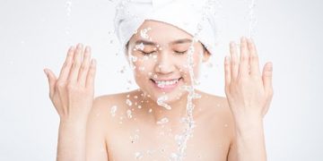 Cách hay rửa mặt cho da nhạy cảm