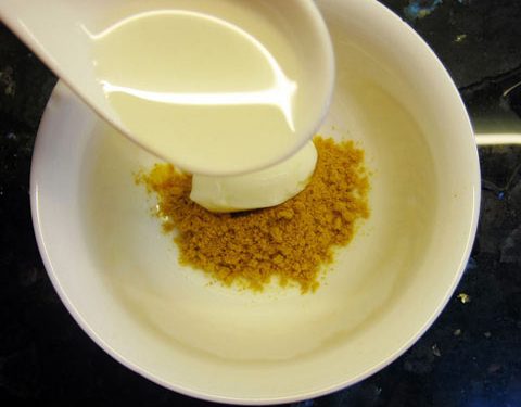 Da trắng xinh với cách làm đẹp từ bột nghệ