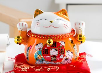 MANEKI NEKO Biểu Tượng May Mắn