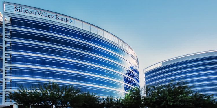 3 Ngân Hàng Mỹ Phá Sản