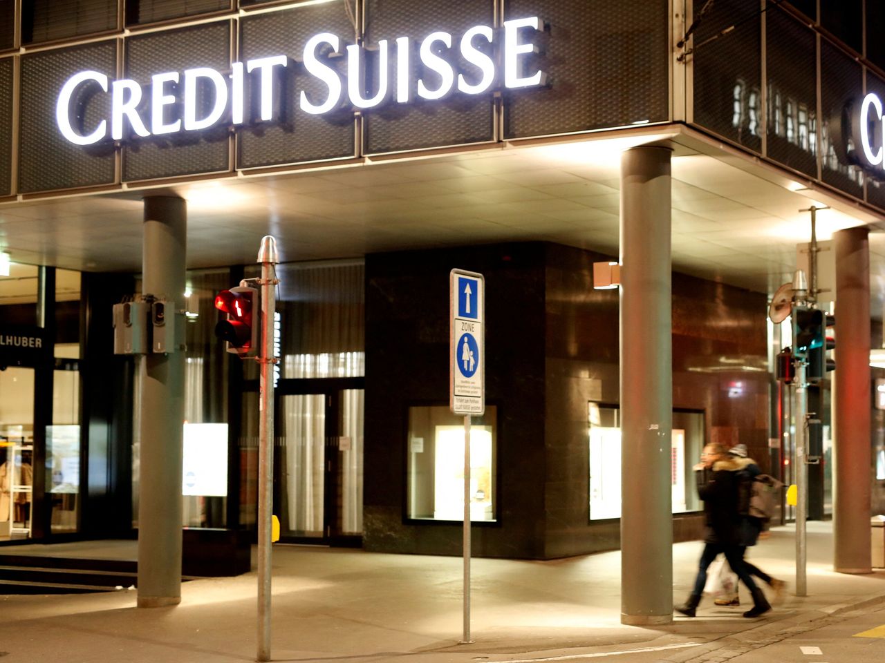 Credit Suisse khủng hoảng